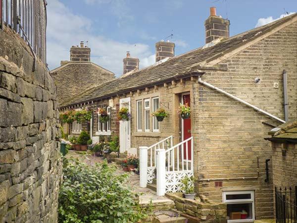 Ginnel Corner Golcar Exterior photo